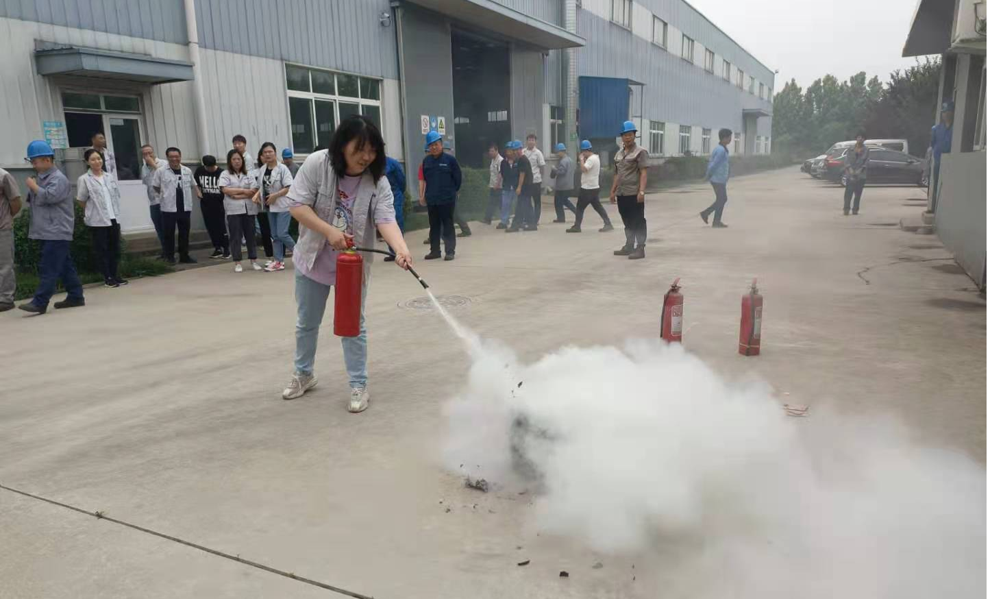 加強(qiáng)消防安全教育，組織開(kāi)展消防培訓(xùn)、消防演練